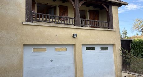 Sur les hauteurs de MONTIGNAC-LASCAUX, au calme, maison d'environ 133 m² habitables sur 1600 m² de jardin clos.