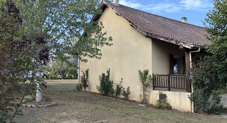 Sur les hauteurs de MONTIGNAC-LASCAUX, au calme, maison d'environ 133 m² habitables sur 1600 m² de jardin clos.