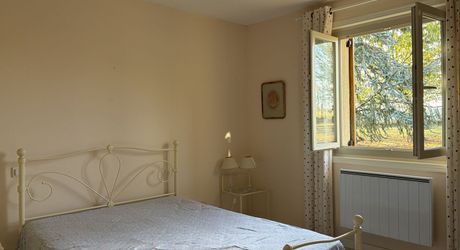 Sur les hauteurs de MONTIGNAC-LASCAUX, au calme, maison d'environ 133 m² habitables sur 1600 m² de jardin clos.