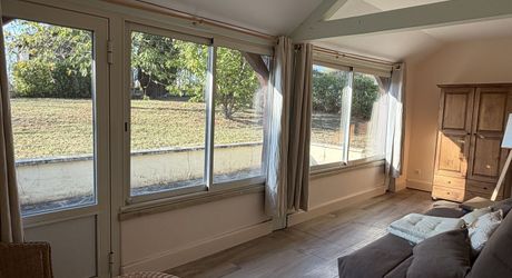 Sur les hauteurs de MONTIGNAC-LASCAUX, au calme, maison d'environ 133 m² habitables sur 1600 m² de jardin clos.
