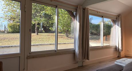 Sur les hauteurs de MONTIGNAC-LASCAUX, au calme, maison d'environ 133 m² habitables sur 1600 m² de jardin clos.