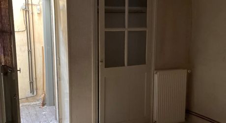 Cahors centre ville Immeuble avec 2 commerces loués et 4 appartements et grenier à restaurer