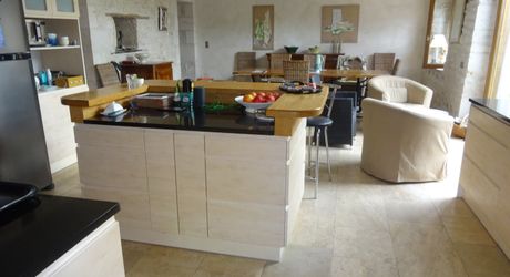 Région Montcuq - Propriété composée de 2 maisons en pierre avec environ 10 ha de terrain