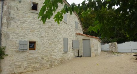 Région Montcuq - Propriété composée de 2 maisons en pierre avec environ 10 ha de terrain