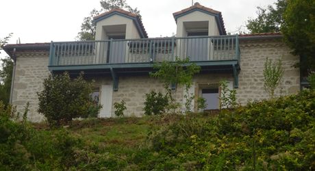 Région Montcuq - Propriété composée de 2 maisons en pierre avec environ 10 ha de terrain