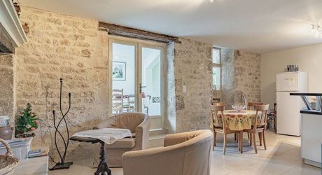 Région Montcuq - Propriété composée de 2 maisons en pierre avec environ 10 ha de terrain