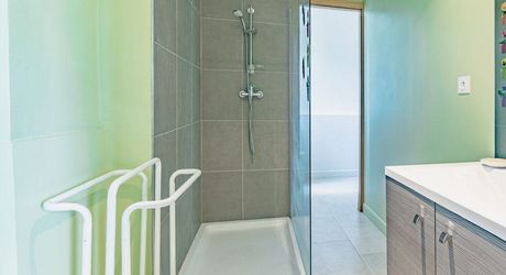 Région Montcuq - Propriété composée de 2 maisons en pierre avec environ 10 ha de terrain