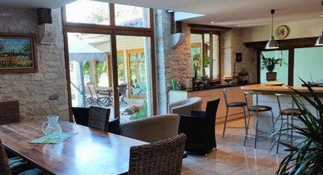 Région Montcuq - Propriété composée de 2 maisons en pierre avec environ 10 ha de terrain