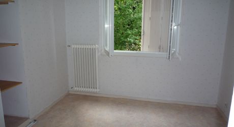 Cahors, proche commodités, appartement 1er étage avec 2 chambres