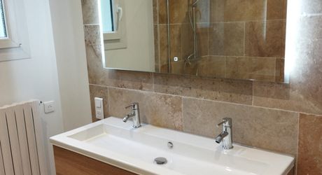 Aux portes de Cahors .Agréable maison avec 5 chambres et piscine. jardin clos et arboré.