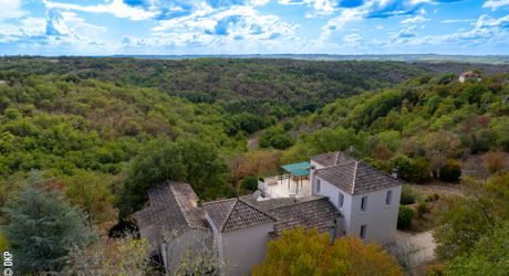 Sur les hauteurs de Cahors maison avec piscine et belle vue sur 1ha2