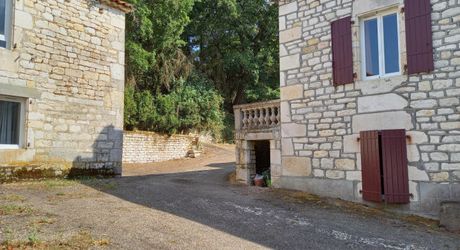 Région Sud-Cahors -  propriété en pierre rénovée avec terrain (2739 m²)
