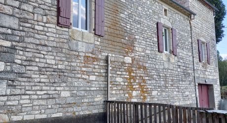 Région Sud-Cahors -  propriété en pierre rénovée avec terrain (2739 m²)
