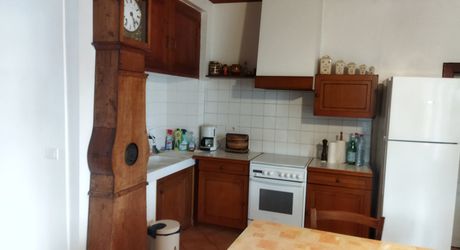 Proche Cahors . Propriété en pierre avec dépendances