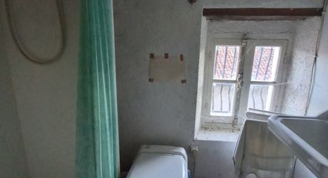 Vallée du Lot Est -  Maison  en pierre T4 non-mitoyenne avec terrain, à rénover 