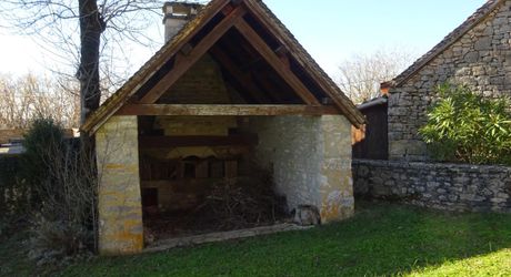 Propriété en pierre avec dépendances
