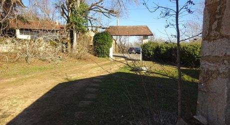 Propriété en pierre avec dépendances