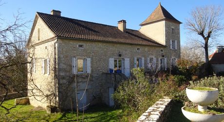 Propriété en pierre avec dépendances