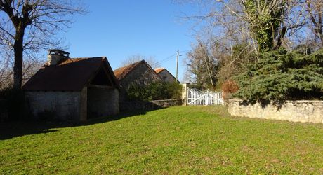 Propriété en pierre avec dépendances