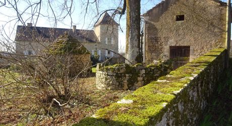 Propriété en pierre avec dépendances