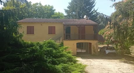 Entre Gourdon et Sarlat Maison T5 avec terrain clos 