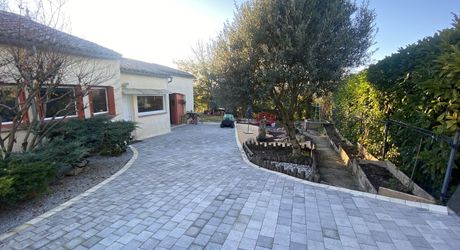 PRADINES, DOUBLE-MAISON AVEC VUE SUR LA VALLEE 