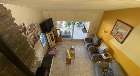 PRADINES, DOUBLE-MAISON AVEC VUE SUR LA VALLEE 