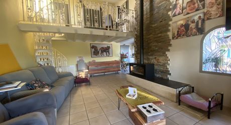 PRADINES, DOUBLE-MAISON AVEC VUE SUR LA VALLEE 