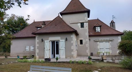Cahors à 10 mn , confortable propriété sur terrain de 1 ha