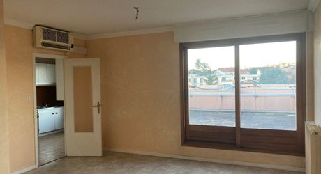 Cahors appartement avec ascenceur et place de parking