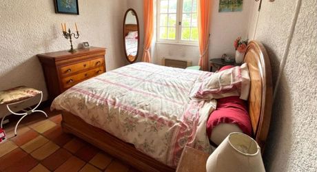 Luzech, maison en pierre- 4 chambres- jardin- garage 