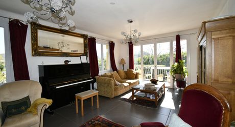 Proche Cahors, maison 6 chambres avec piscine 