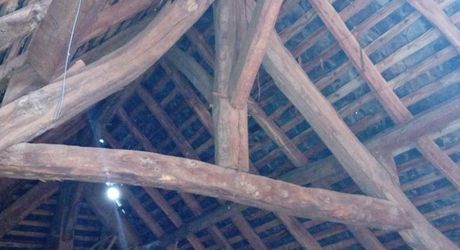    Gourdon, Maison en Pierre  à rafarichir  avec hangar et garage 