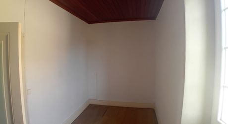    Gourdon, Maison en Pierre  à rafarichir  avec hangar et garage 