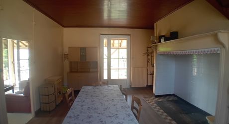    Gourdon, Maison en Pierre  à rafarichir  avec hangar et garage 
