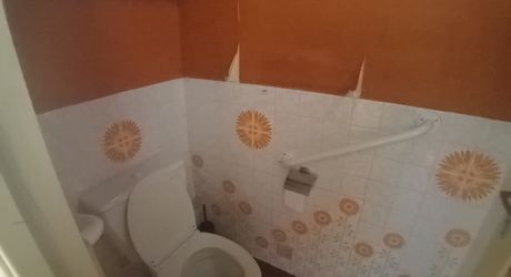    Gourdon, Maison en Pierre  à rafarichir  avec hangar et garage 