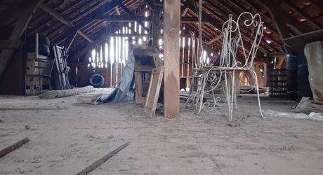    Gourdon, Maison en Pierre  à rafarichir  avec hangar et garage 