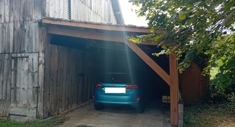   Gourdon, Maison en Pierre  à rafarichir  avec hangar et garage 
