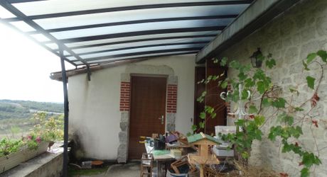   Région Cahors, Charmante Maison en Pierre avec Dépendances, Terrasse, Terrain de Pétanque et 3 Hectares de Terrain