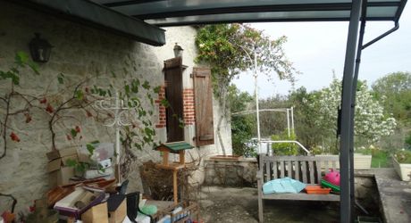   Région Cahors, Charmante Maison en Pierre avec Dépendances, Terrasse, Terrain de Pétanque et 3 Hectares de Terrain