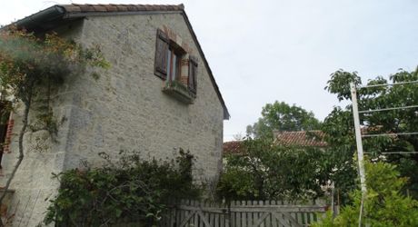   Région Cahors, Charmante Maison en Pierre avec Dépendances, Terrasse, Terrain de Pétanque et 3 Hectares de Terrain