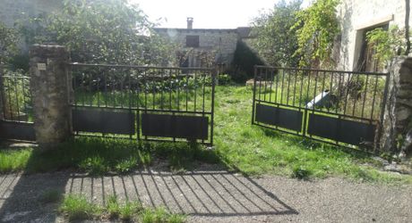   Région Cahors, Charmante Maison en Pierre avec Dépendances, Terrasse, Terrain de Pétanque et 3 Hectares de Terrain