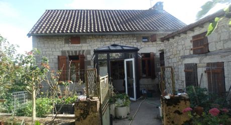   Région Cahors, Charmante Maison en Pierre avec Dépendances, Terrasse, Terrain de Pétanque et 3 Hectares de Terrain
