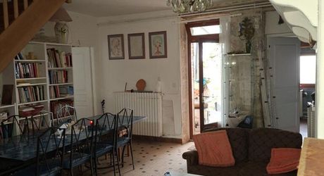   Région Cahors, Charmante Maison en Pierre avec Dépendances, Terrasse, Terrain de Pétanque et 3 Hectares de Terrain