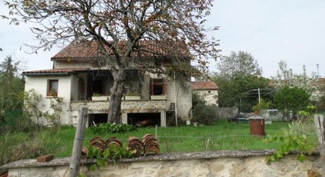   Région Cahors, Charmante Maison en Pierre avec Dépendances, Terrasse, Terrain de Pétanque et 3 Hectares de Terrain