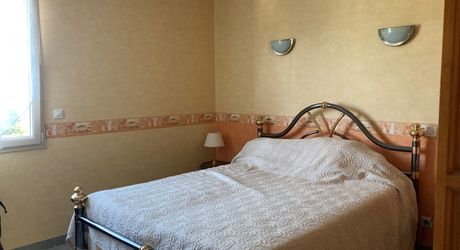 7 mn nord cahors. Contemporaine de 166 m² habitables avec vue . Prestations de qualité 