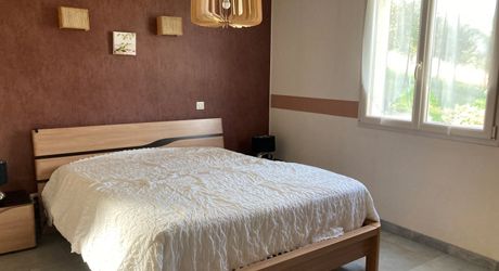 7 mn nord cahors. Contemporaine de 166 m² habitables avec vue . Prestations de qualité 