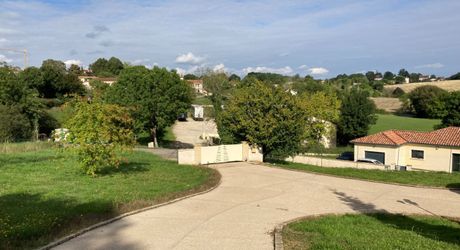 7 mn nord cahors. Contemporaine de 166 m² habitables avec vue . Prestations de qualité 
