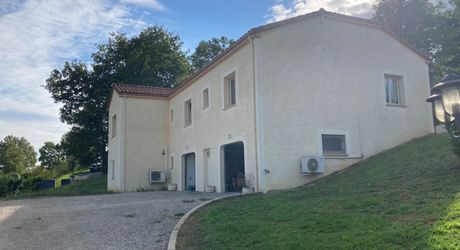 7 mn nord cahors. Contemporaine de 166 m² habitables avec vue . Prestations de qualité 