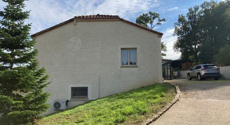 7 mn nord cahors. Contemporaine de 166 m² habitables avec vue . Prestations de qualité 